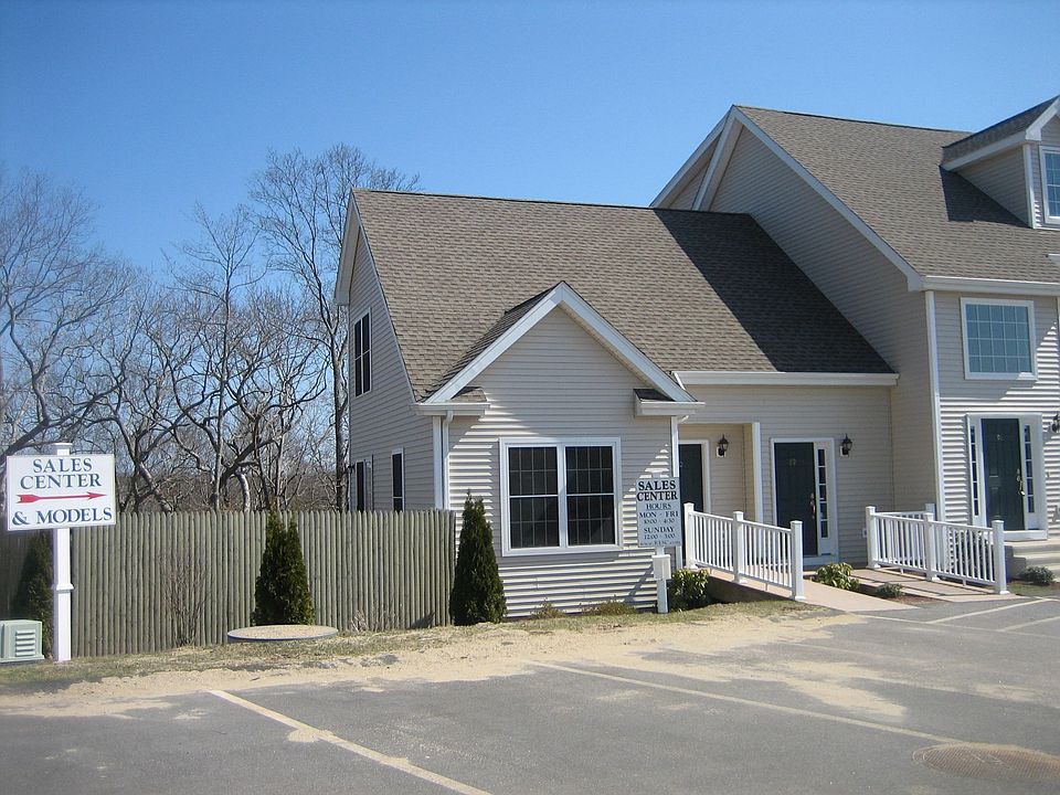 Attractive  2 bedroom end unit