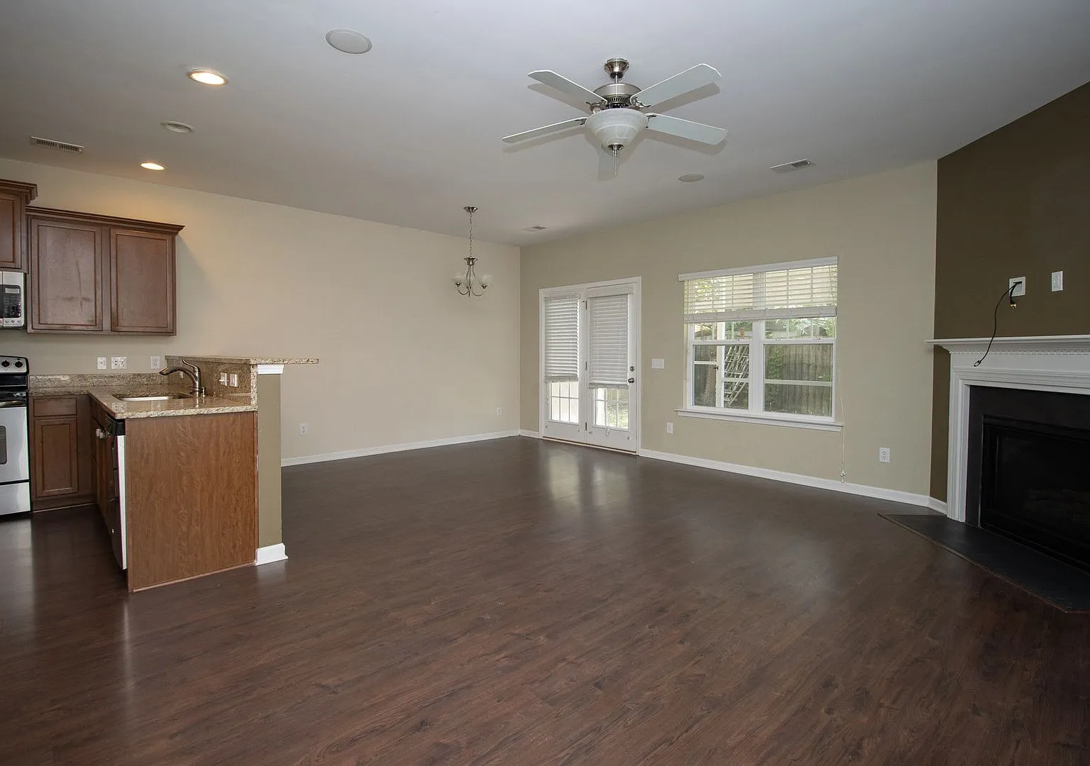 Charming 3-Bedroom, 2.5-Bath Home for Rent West Columbia — Photo 4