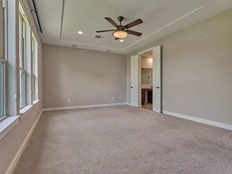 11 Shumard Oak Dr — Photo 18