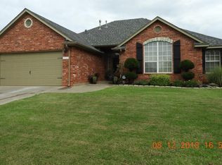 2504 Highland Dr, Moore, OK 73160