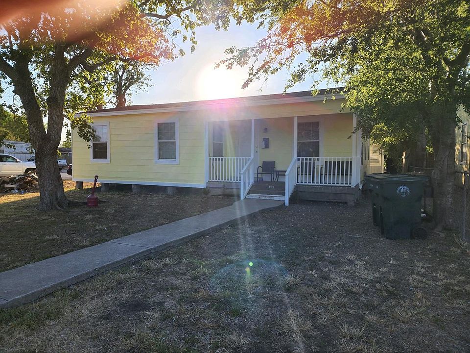1st image of 133 E Vanderbilt Dr