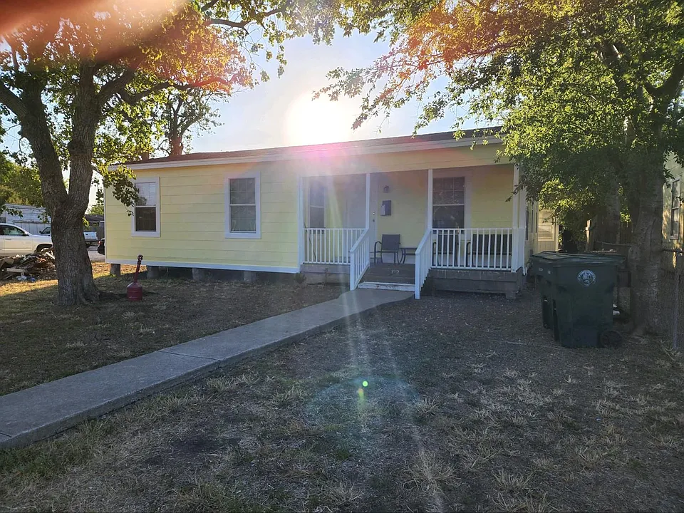 133 E Vanderbilt Dr
