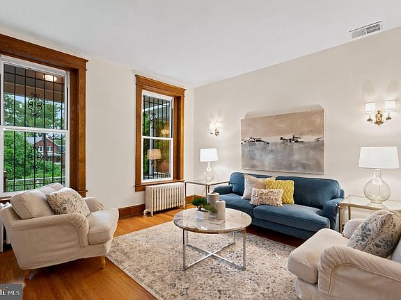 5th image of 3415 Oakwood Ter NW