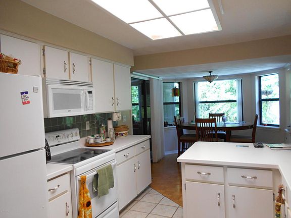 5th image of 3440 Country Walk Dr