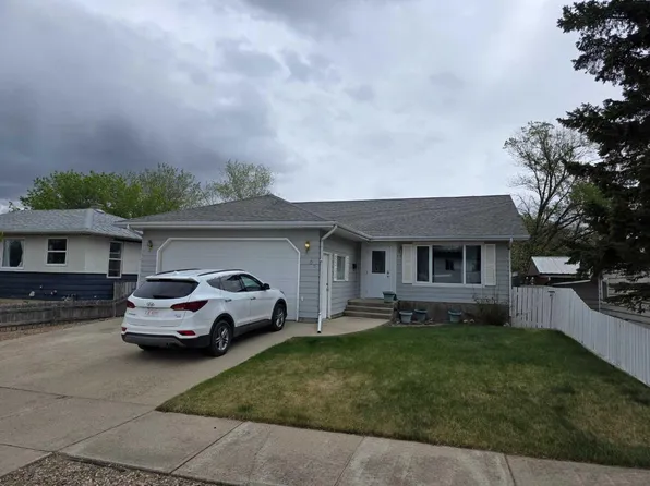 5205 55th St, Taber, AB T1G 1M6