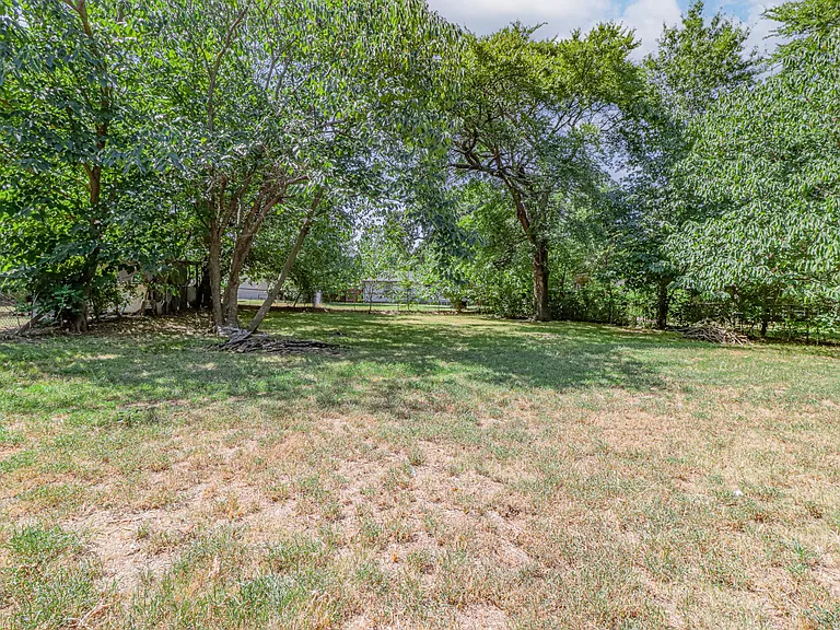 2622 W Johnson St — Photo 12