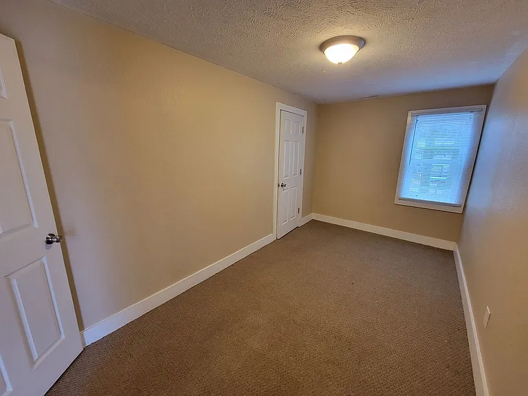 916 N Hill St — Photo 56