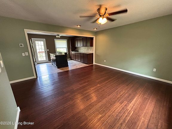 3rd image of 212 Bluegrass Rd