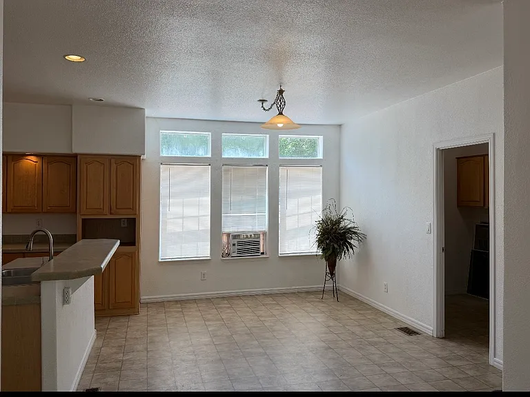 89B Edmundo Rd — Photo 11