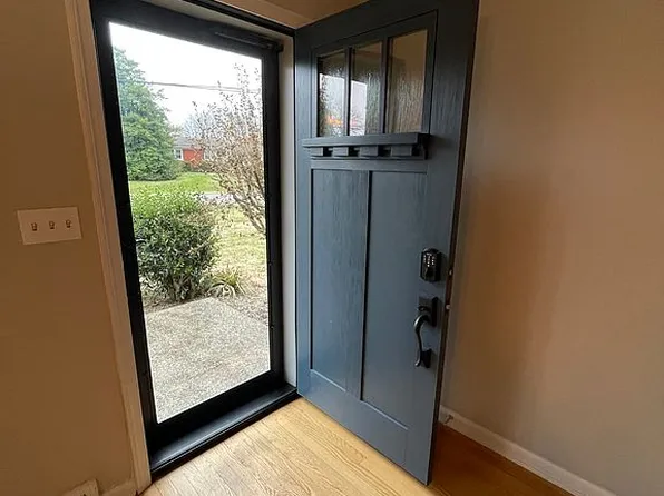 4005 Goldstein Ln, Louisville, KY 40272