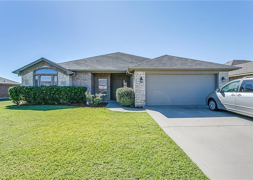 1st image of 728 W Sheila Cir