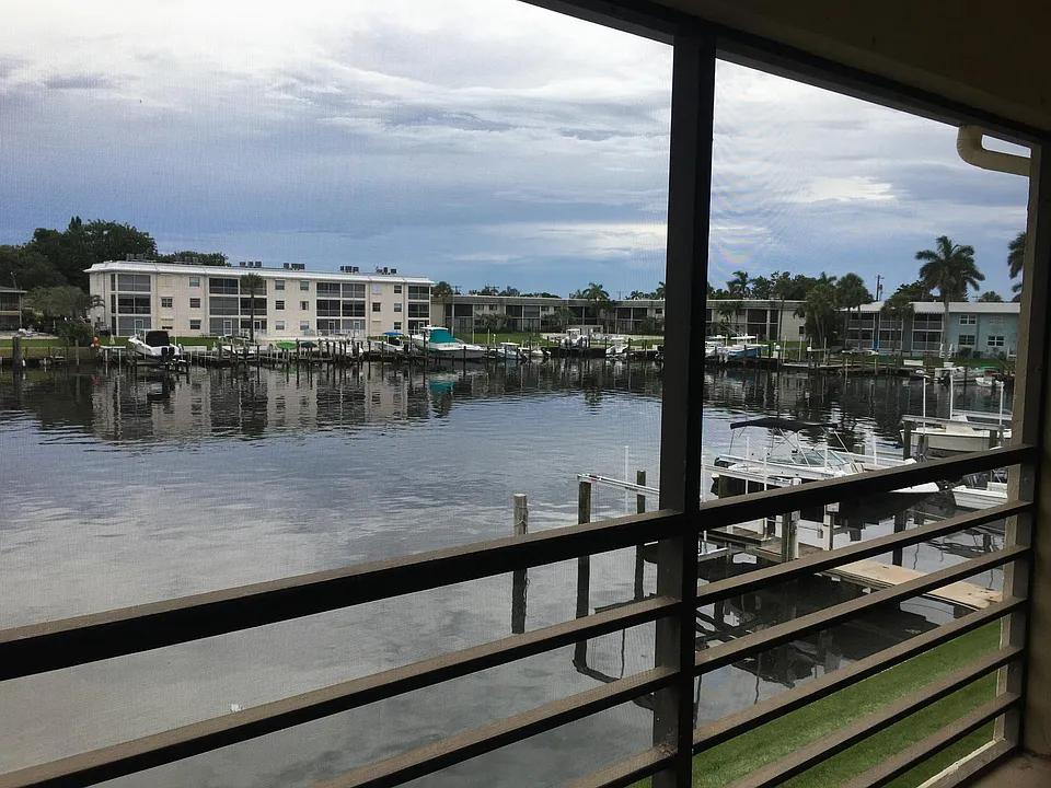 309 Lake Cir #202