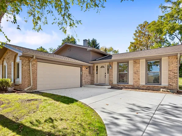 7S610 Lynn Dr, Naperville, IL 60540