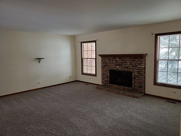 5th image of 831 N Driveway