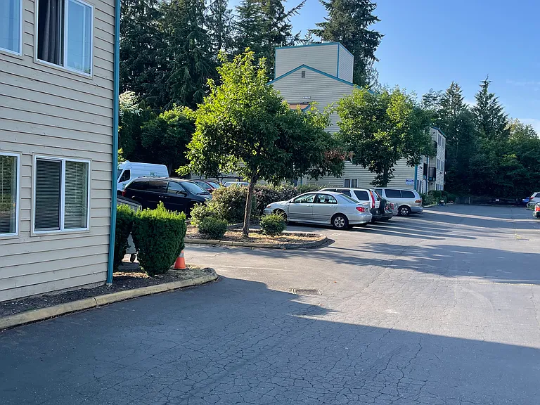 Ridgecrest Apartments — Photo 6