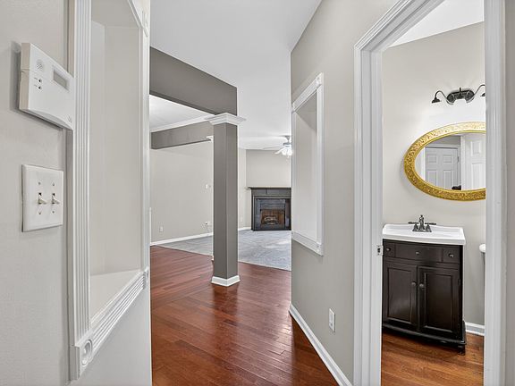 2nd image of 1656 Granville Ct