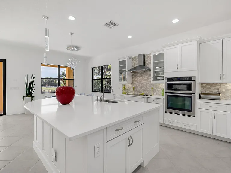 8256 Bradford Way — Photo 14