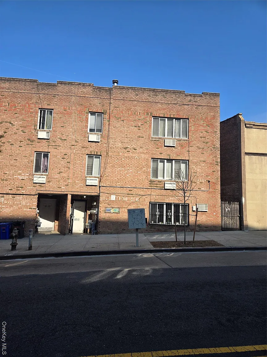 1011 Boston Road photo 1