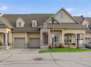 5056 New St #11, Burlington, ON L7L 1V1