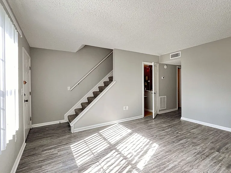 1870 Avenue Q SW — Photo 3
