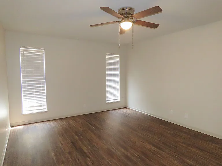 704 Kelli — Photo 25