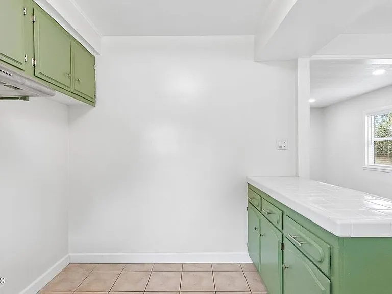 5616 N Gladys Ave — Photo 13