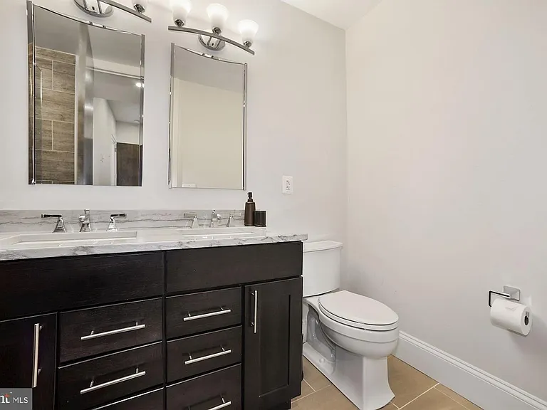 2298 Champlain St NW #B — Photo 15