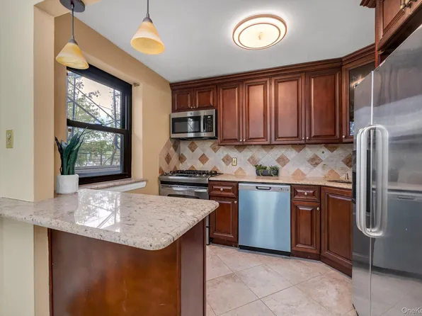 44 Terrace Circle #1D, Great Neck, NY 11021