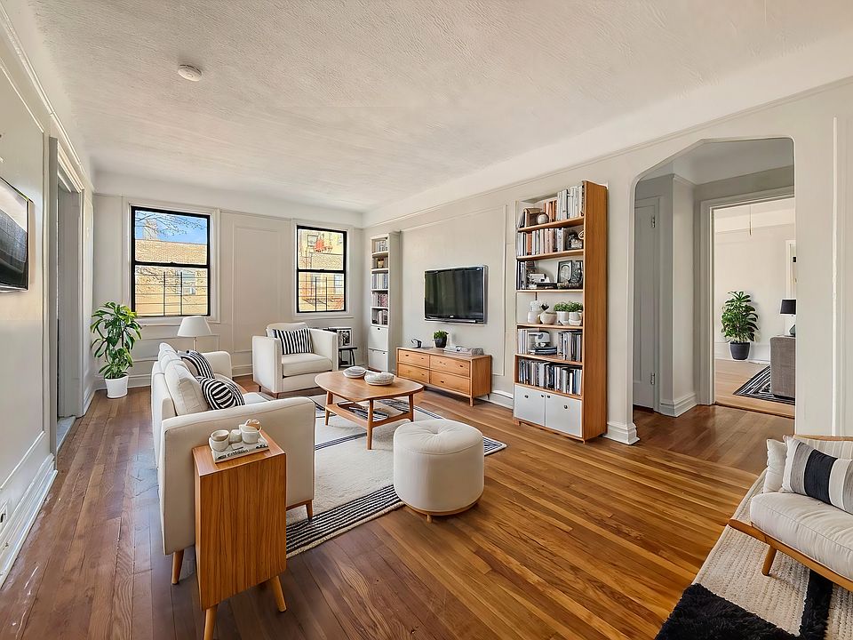 LIVING ROOM (STAGED)