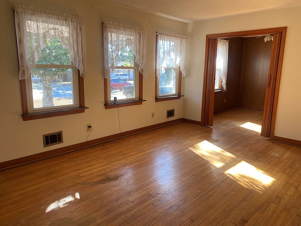 2nd image of 5413 Oakcrest Rd