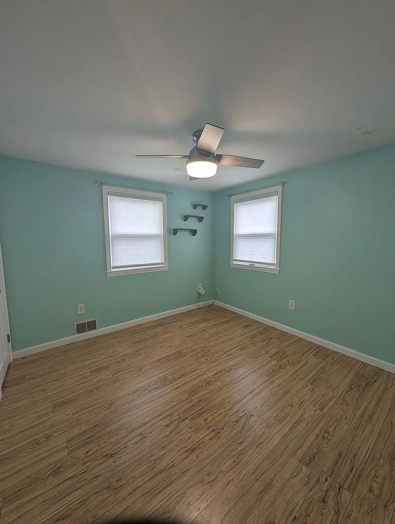 Charming Lakefront home in Mendon $3,000/Month — Photo 4
