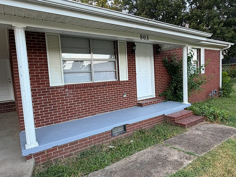 803 N Main St — Photo 2