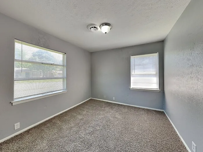 2126 Ridgeway St — Photo 14