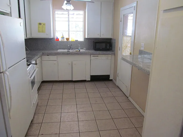 1425 E Hudson Dr — Photo 7