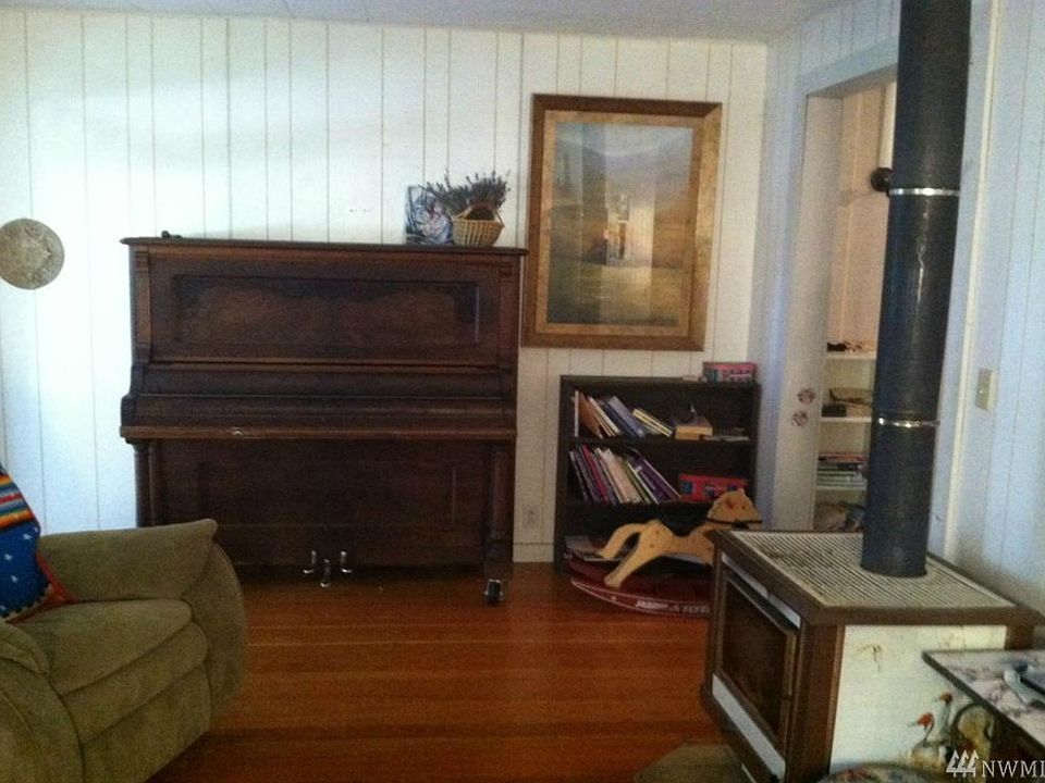 2nd image of 844 Mill St