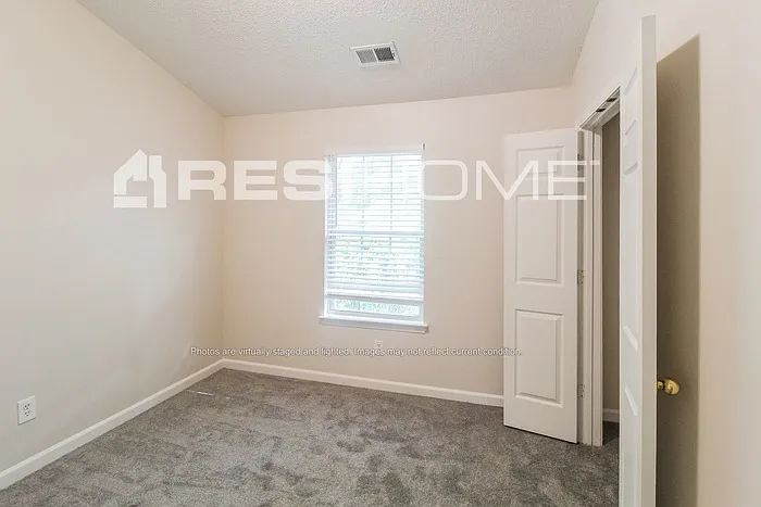 211 Coral Cir — Photo 10