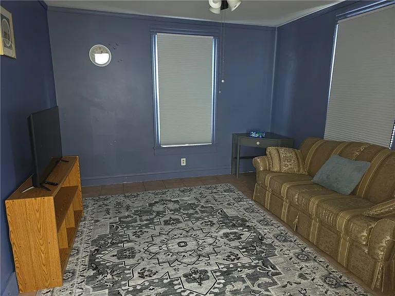 30 Flanders St — Photo 19