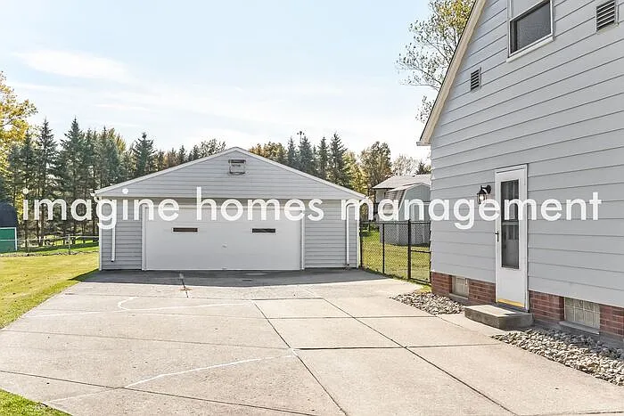 2392 Ashdale Dr — Photo 15