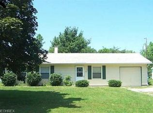 326 Meadows Dr, Painesville, OH 44077