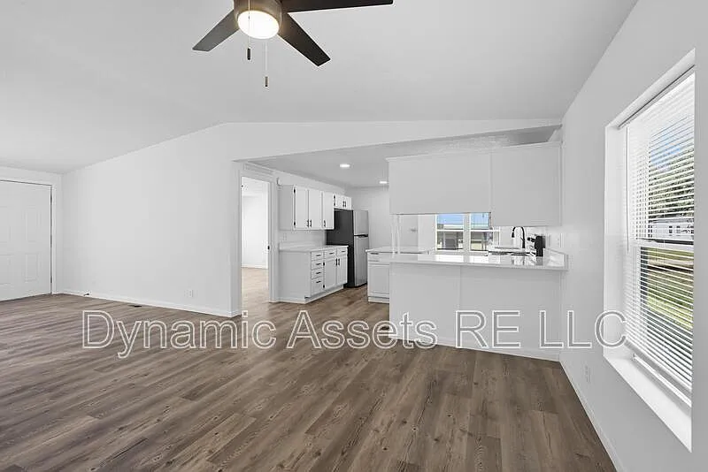 3 bed, 2.0 bath, 1568 sqft, $1,575 — Photo 2