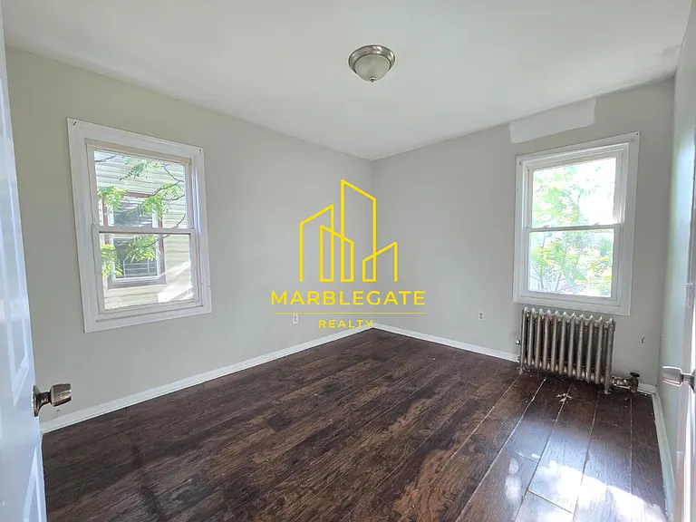 229 Alexander St #22 — Photo 6