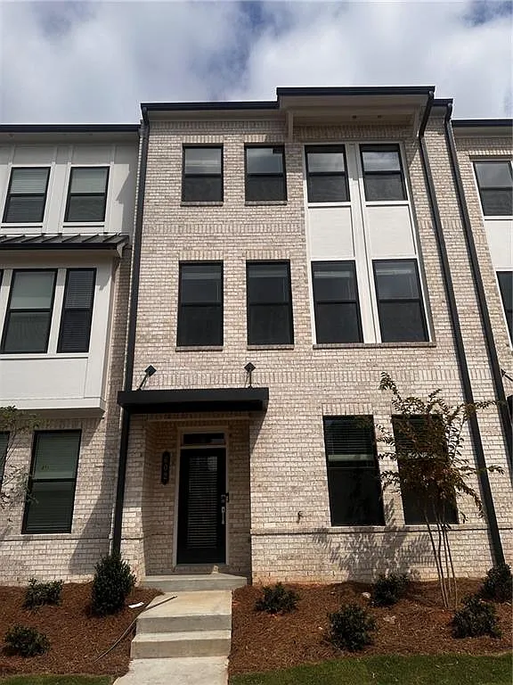 4 bed, 3.5 bath, 2359 sqft, $2,900 — Photo 1