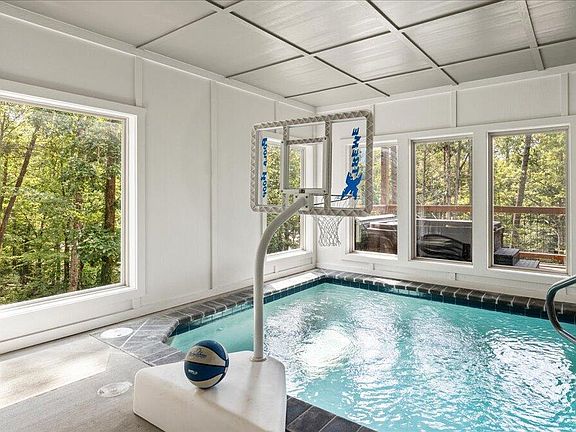 2nd image of 2932 Ginas Way