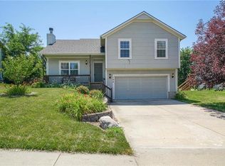 104 Bridgeport Dr, Smithville, MO 64089