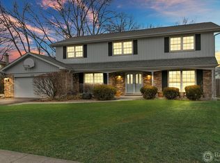 950 Summit Dr, Deerfield, IL