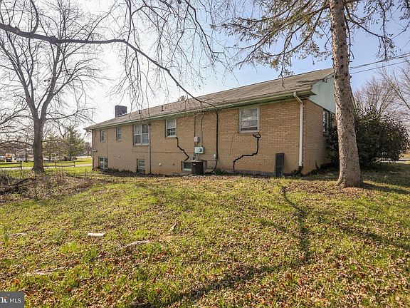 2nd image of 1020 Farmview Dr