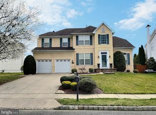 12 Creekwood Dr, Bordentown, NJ 08505