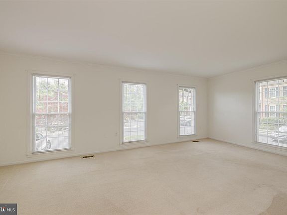 5th image of 6172 Wellington Commons Dr