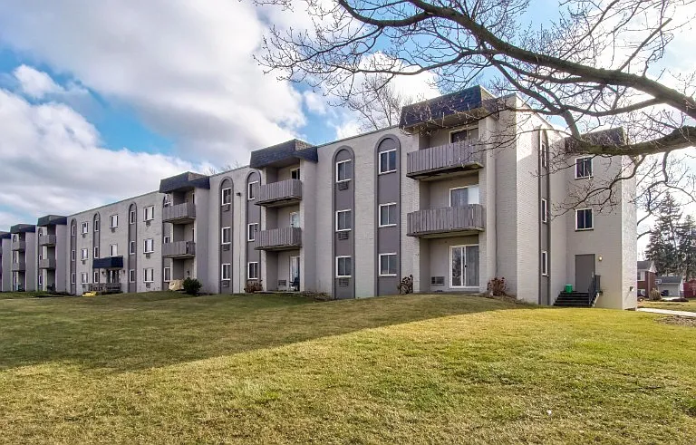 Riviera Apartments — Photo 10