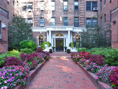 21 Barstow Road #3B, Great Neck, NY, 11021